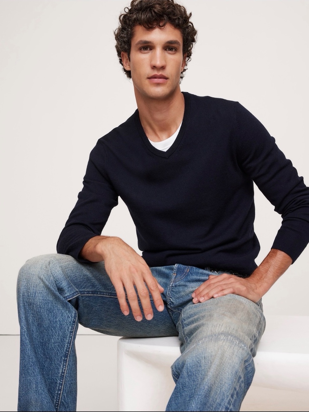 Banana Republic 100% Extra Fine Merino Wool V-Neck Sweater Navy Blue Small
